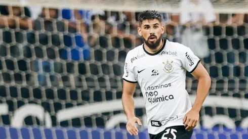 Foto: Marcello Zambrana/AGIF – Bruno Méndez vem se tornando titular do Corinthians de Lázaro.
