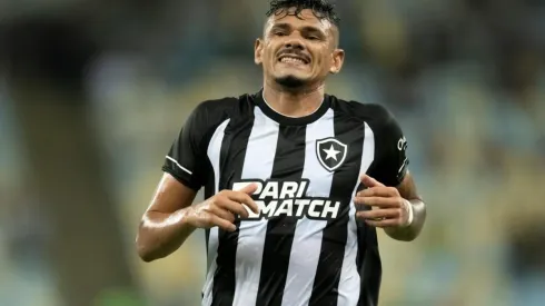 Foto: Jorge Rodrigues/AGIF – Tiquinho Soares: atacante foi baixa no Botafogo contra o Sergipe
