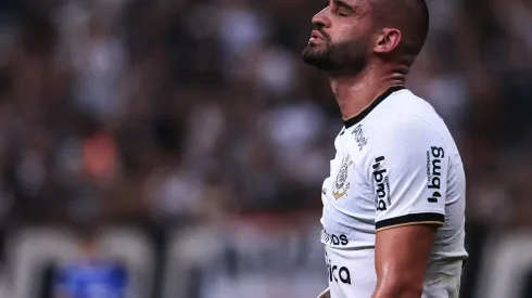 Foto: Ettore Chiereguini/AGIF – Renato Augusto saiu lesionado na vitória do Corinthians

