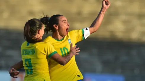 Josemar Gonçalves/AGIF – Marta, a maior jogadora brasileira do futebol feminino comemorando gol pela Seleção Brasileira
