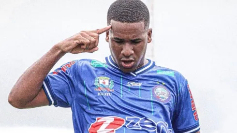 Reprodução/Twitter. Léo Reis marca gol improvável sob o Ceará