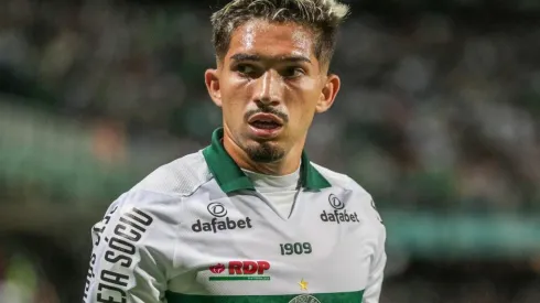 Foto: Robson Mafra/AGIF – Andrey: deve voltar a ser titular do Coritiba
