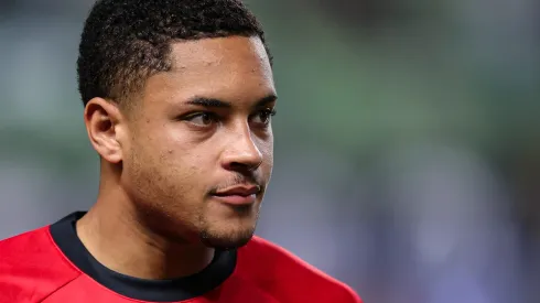 Foto: (Gilson Junio/AGIF) - Vitor Roque sofreu uma pancada no rosto no último jogo do Athletico