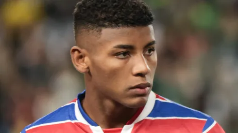 PR – CURITIBA – 23/04/2023 – BRA Foto: Robson Mafra/AGIFSILEIRO A 2023, CORITIBA X FORTALEZA – Hercules jogador do Fortaleza durante execucao do hino nacional antes da partida contra o Coritiba no estadio Couto Pereira pelo campeonato BRASILEIRO A 2023. Foto: Foto: Robson Mafra/AGIFRobson Mafra/AGIF