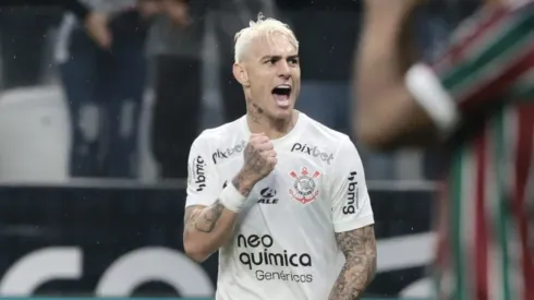 Foto: Marcello Zambrana/AGIF – Róger Guedes marcou dois gols e decidiu para o Corinthians
