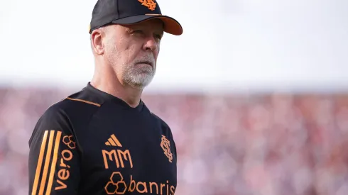 Imagem: Foto: Ettore Chiereguini/AGIF - Mano Menezes: técnico quer reforço no Inter