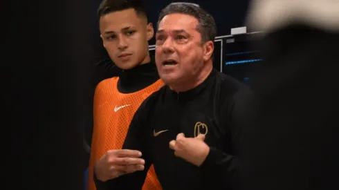 Imagem: Reprodução/YouTube – Luxemburgo: técnico motivou jogadores do Corinthians no vestiário
