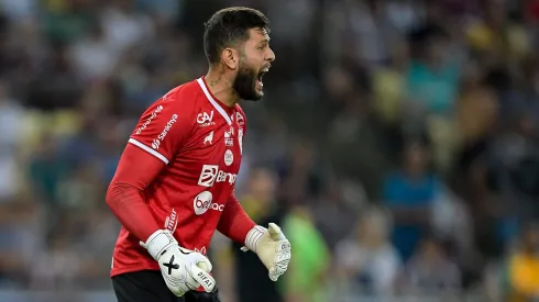 Foto: Thiago Ribeiro/AGIF – Thiago Coelho, goleiro do Paysandu, durante partida contra o Fluminense no estadio Maracana pelo campeonato Copa do Brasil 2023. 
