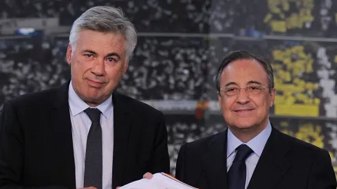 MADRID, SPAIN – JUNE 26:  Carlo Ancelotti (L) holds up a Real Madrid shirt as he stands alongside club president Florentino Perez while being presented as Real Madrid's new head coach at Estadio Bernabeu on June 26, 2013 in Madrid, Spain.  (Photo by Denis Doyle/Getty Images)
