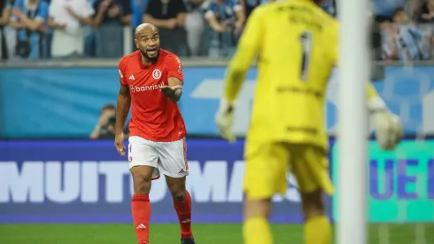 Pedro H. Tesch/AGIF - Rodrigo Moledo é uma constância do setor defensivo colorado nos últimos anos