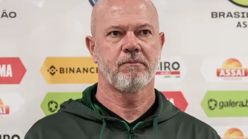 Robson Mafra/AGIF. Treinador do Coritiba rebate críticas da torcida
