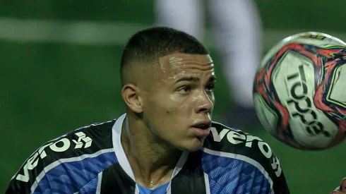 Foto: Fernando Alves/AGIF – Vanderson foi revelado pelo Grêmio
