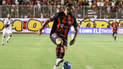 Foto: Renan Oliveira/AGIF- Léo Gamalho voltou a treinar após cirurgia