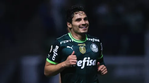 Raphael Veiga, do Palmeiras, comemora seu gol durante partida contra o Gremio no estadio Arena Allianz Parque<br />
Foto: Ettore Chiereguini/AGIF
