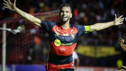 Foto: Rafael Vieira/AGIF- Rafael Thyere tem atuação fundamental