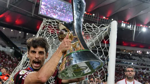 Brasileiro A 2019, Flamengo x Ceara -Rodrigo Caio jogador do Flamengo comemora titulo de campeao apos vitoria contra o Ceara em partida no estadio Maracana pela decisao do campeonato Brasileiro A 2019.
