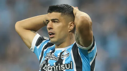 Foto: Pedro H. Tesch/AGIF – Suárez deve encurtar drasticamente sua trajetória no Grêmio com desejo de "pendurar as chuteiras"
