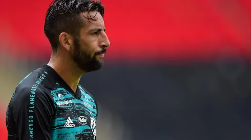 RJ – Rio de Janeiro – 23/08/2020 – BRASILEIRO A 2020, FLAMENGO X BOTAFOGO – Mauricio Isla jogador do Flamengo durante aquecimento antes da partida contra o Botafogo no estadio Maracana pelo campeonato Brasileiro A 2020. Foto: Thiago Ribeiro/AGIF
