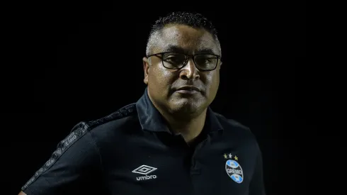 Roger Machado aceitou trabalhar seis meses no Santos e pode ajudar trazer reforços para julho

