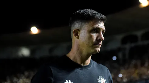 RJ – RIO DE JANEIRO – 01/05/2023 – BRASILEIRO A 2023, VASCO X BAHIA – Mauricio Barbieri tecnico do Vasco durante partida contra o Bahia no estadio Sao Januario pelo campeonato BRASILEIRO A 2023. Foto: Thiago Ribeiro/AGIF