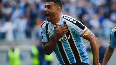 Maxi Franzoi/AGIF. Diego Souza é monitorado pelo Sport