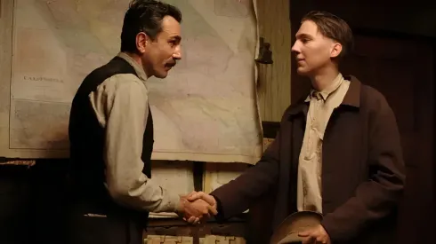 Daniel Day-Lewis e Paul Dano em Sangue Negro – Foto: Reprodução/IMDb
