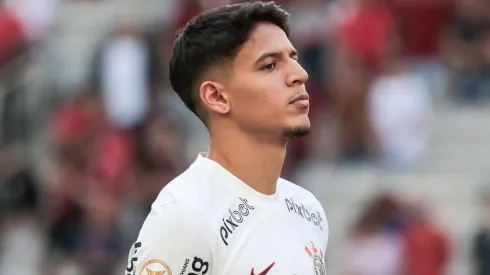 Foto: Robson Mafra/AGIF – Caetano "roubou" posição de Murillo na defesa do Corinthians e pode influenciar em destino de Murillo
