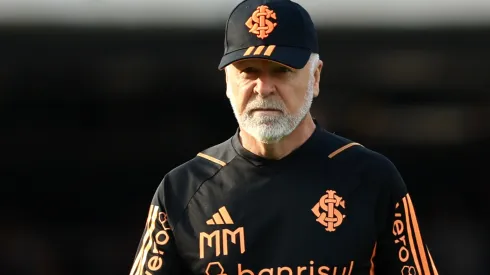 Foto: Marcello Zambrana/AGIF – Mano Menezes: não conta com o jogador no Colorado
