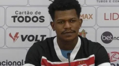 Foto: Reprodução/TV Coral - Volante do Santa Cruz, Emerson Souza