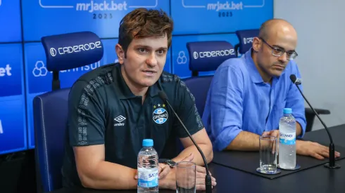 Foto: Lucas Uebel/Grêmio/Divulgação - Brum e Caleffi: direção do Grêmio acertou saída de jogador