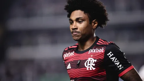 SP – Sao Paulo – 02/07/2022 – BRASILEIRO A 2022, SANTOS X FLAMENGO – Vitinho jogador do Flamengo durante partida contra o Santos no estadio Vila Belmiro pelo campeonato Brasileiro A 2022. Foto: Ettore Chiereguini/AGIF