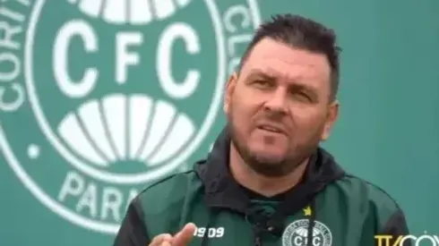 Foto: Reprodução/TV Coxa- Thiago Kosloski assumiu o comando do Coritiba e é o treinador interino