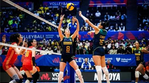 Brasil e China durante a estreia da Liga das Nações. Foto: FIVB
