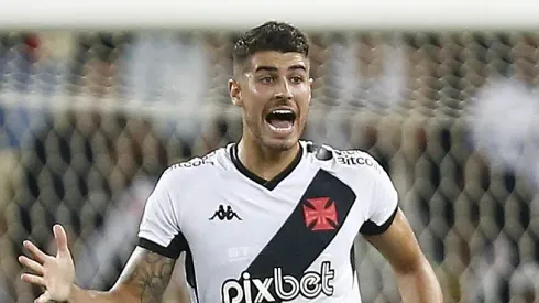 RIO DE JANEIRO, BRAZIL - JUNE 5: Pedro Raul of Vasco da Gama celebrates after scoring the team´s first goal during the match between Vasco da Gama and Flamengo as part of Brasileirao 2023 at Maracana Stadium on June 5, 2023 in Rio de Janeiro, Brazil. (Photo by Wagner Meier/Getty Images)