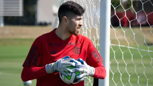 Rossi, novo goleiro do Flamengo em ação no CT Ninho do Urubu<br />
Foto: Reprodução/ Twitter oficial do Flamengo
