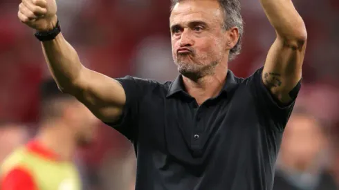 AL RAYYAN, QATAR - DECEMBER 06: Luis Enrique, Head Coach of Spain, applauds fans after the penalty shootout loss during the FIFA World Cup Qatar 2022 Round of 16 match between Morocco and Spain at Education City Stadium on December 06, 2022 in Al Rayyan, Qatar. (Photo by Julian Finney/Getty Images)