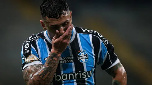 Foto: Maxi Franzoi/AGIF – Vina: meia-atacante contou bastidores com Suárez no Grêmio
