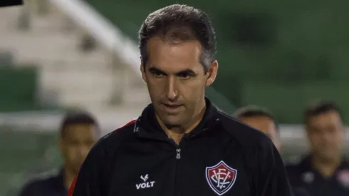 SP – CAMPINAS – 25/06/2023 – BRASILEIRO B 2023, GUARANI X VITORIA – Leo Conde tecnico do Vitoria durante partida contra o Guarani no estadio Brinco de Ouro pelo campeonato BRASILEIRO B 2023. Foto: Roberto Gardinalli/AGIF
