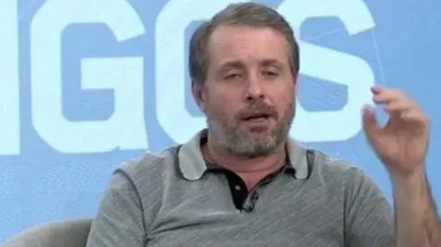 Vitor Guedes, do UOL Esporte, critica dupla de atacantes do Corinthians no programa Fim de Papo.<br />
Foto: Reprodução/Uol
