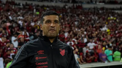 Casemiro se encanta e rasga elogios a titular de Wesley Carvalho no Athletico Paranaense