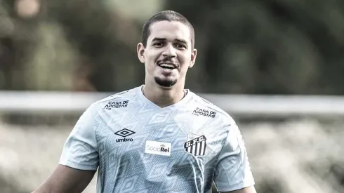 - Zagueiro Lucas Veríssimo