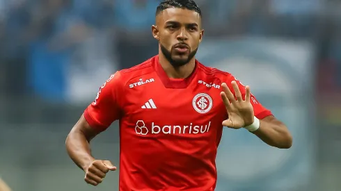 RS – Porto Alegre – 05/03/2023 – GAUCHO 2023, GREMIO X INTERNACIONAL – Wanderson jogador do Internacional lamenta chance perdida durante partida contra o Gremio no estadio Arena do Gremio pelo campeonato Gaucho 2023. Foto: Pedro H. Tesch/AGIF