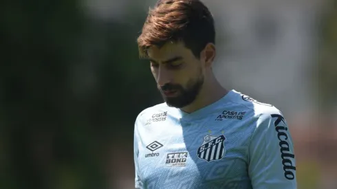Foto: Ivan Storti/Santos FC - Luan Peres está no Fenerbahçe, que pode tirar mais um do Peixe na janela