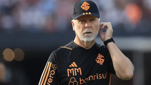 Marcello Zambrana/AGIF - Torcida está soltando os cachorros em Mano Menezes após derrota