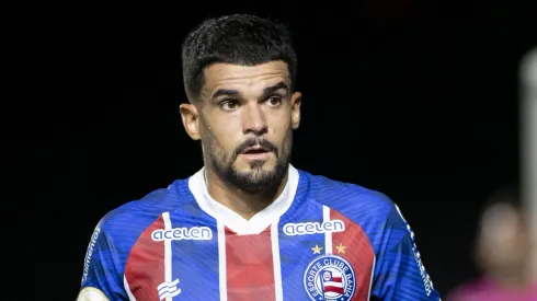 Foto: Jorge Rodrigues/AGIF – Cauly, jogador do Bahia, durante partida contra o Vasco no estadio Sao Januario pelo campeonato BRASILEIRO A 2023. 
