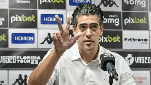 Foto: Thiago Ribeiro/AGIF – Paulo Bracks está na Argentina para fechar com técnico Ramón Díaz
