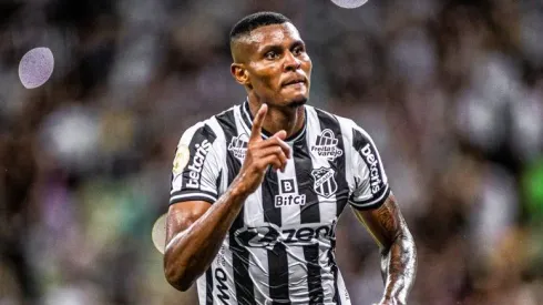 Foto: Stephan Eilert/Ceará SC – O centroavante Cléber está de volta às atividades no Ceará.
