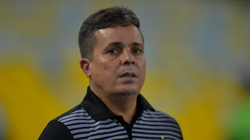 Foto: Thiago Ribeiro/AGIF – Santa Cruz fechou a contratação do técnico Evaristo Piza, ex-Sampaio Corrêa 
