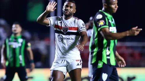 Luan com a camisa do São Paulo – Foto: Marcello Zambrana/AGIF
