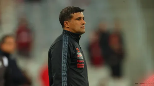 Foto: José Tramontin/athletico.com.br/Divulgação – Wesley Carvalho: treinador elogiou desempenho do Athletico